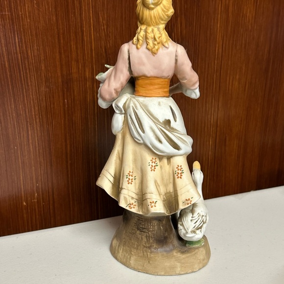 Vintage Homco Porcelain Large figurine Victorian Girl With Goose and fruits - Picture 2 of 13